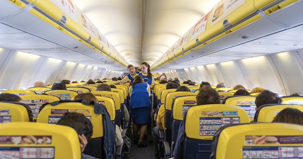 Vueling cabin shop baggage strict